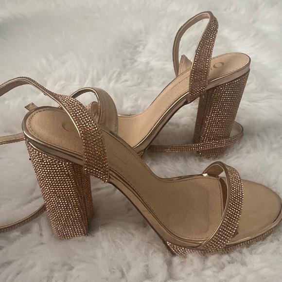 olivia jagarina Shoes - Olivia Jagarina Rose Gold Heels